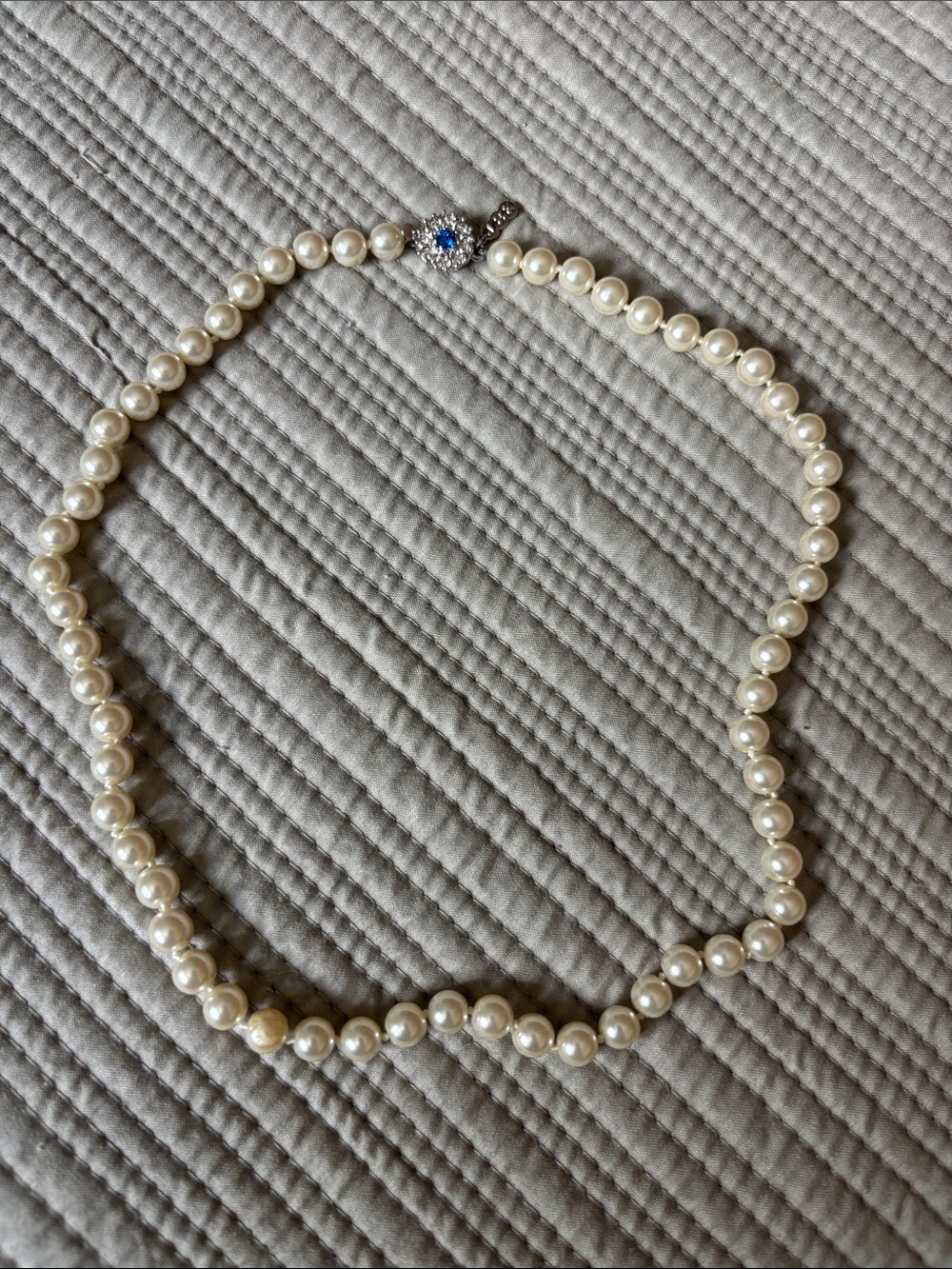 JBK Single strand faux pearl w/crystal flower clasp